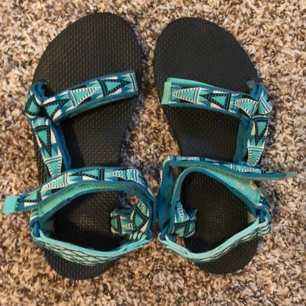 Blue/Green Size 7 patterned Women’s Tevas